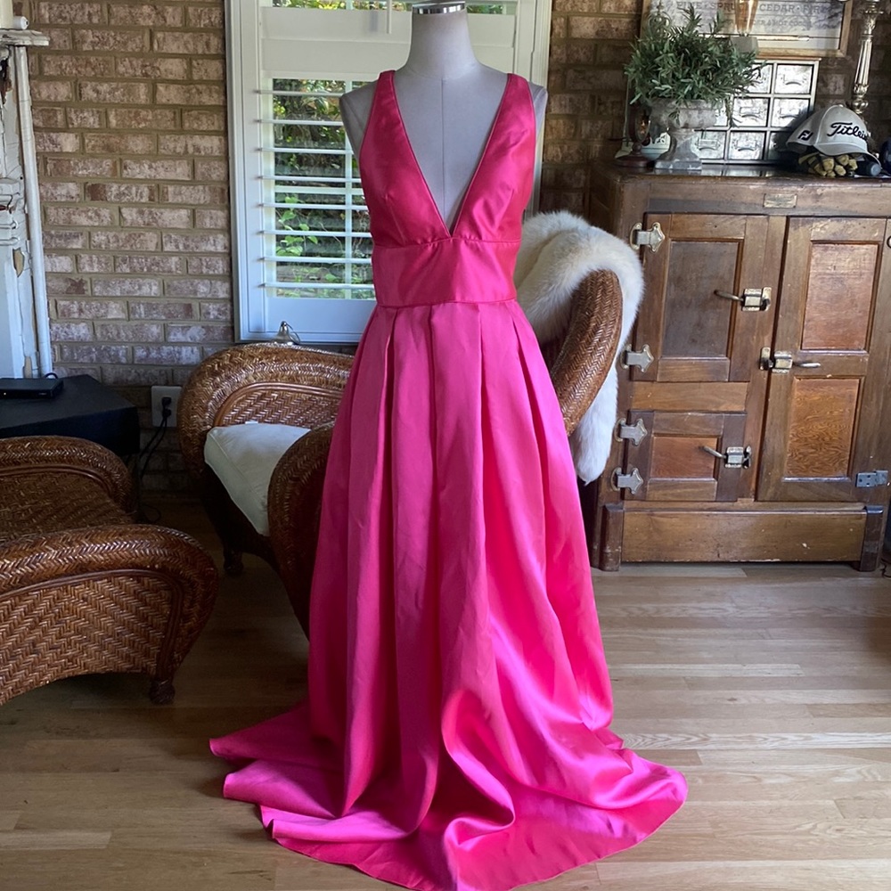 IEENA FOR MAC DUGGAL PINK PLUNGE DRESS 8 EXCELLENT